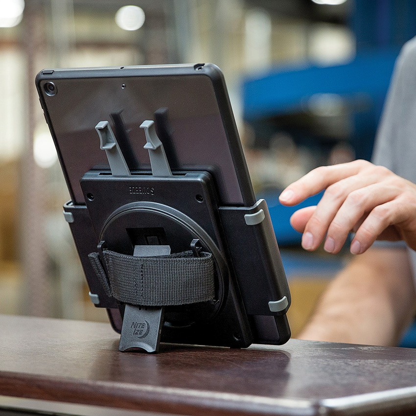 Nite Ize Squeeze Universal Tablet Holde Nite Ize Squeeze Universal Tablet Holde
